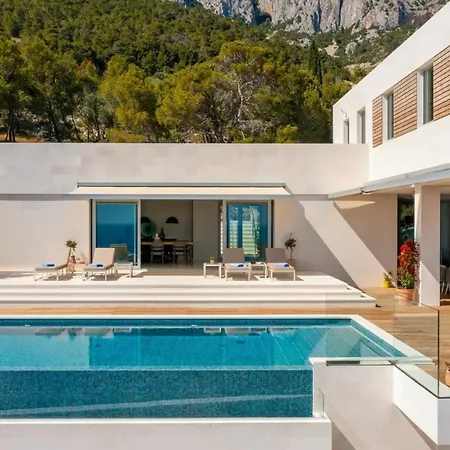 Superb With Private Pool **