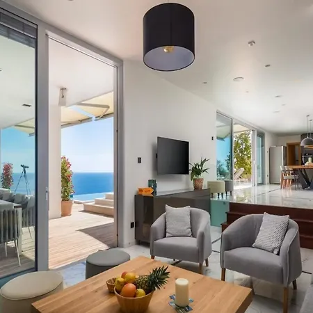 Superb With Private Pool ** Villa