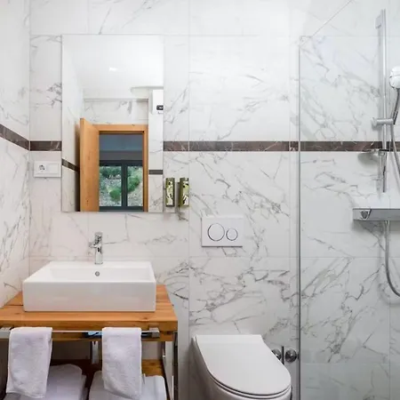 Superb With Private Pool **