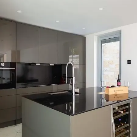 Superb With Private Pool ** Villa
